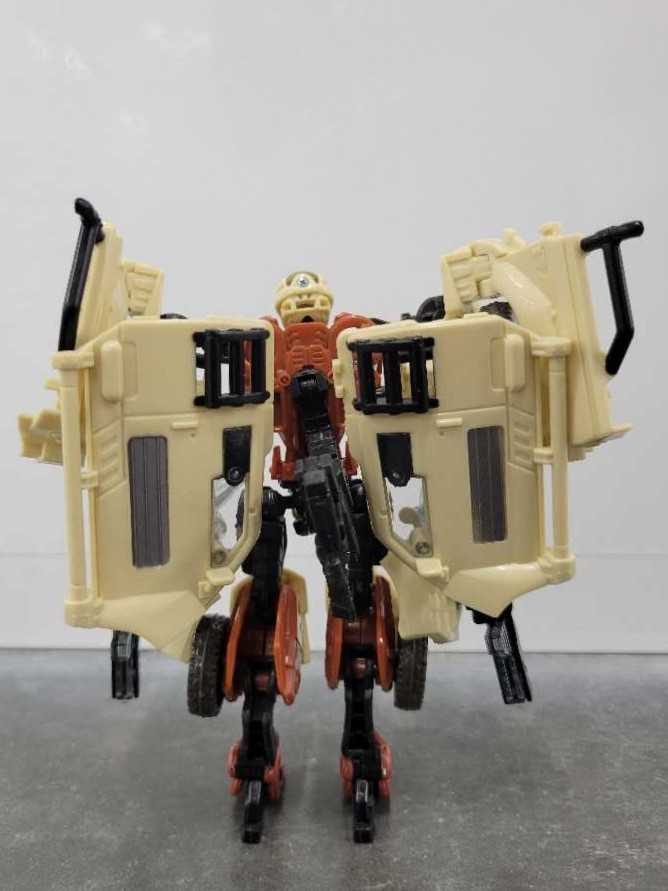 Fallback - Hasbro (Reveal The Shield) action figure collectible - Main Image 4