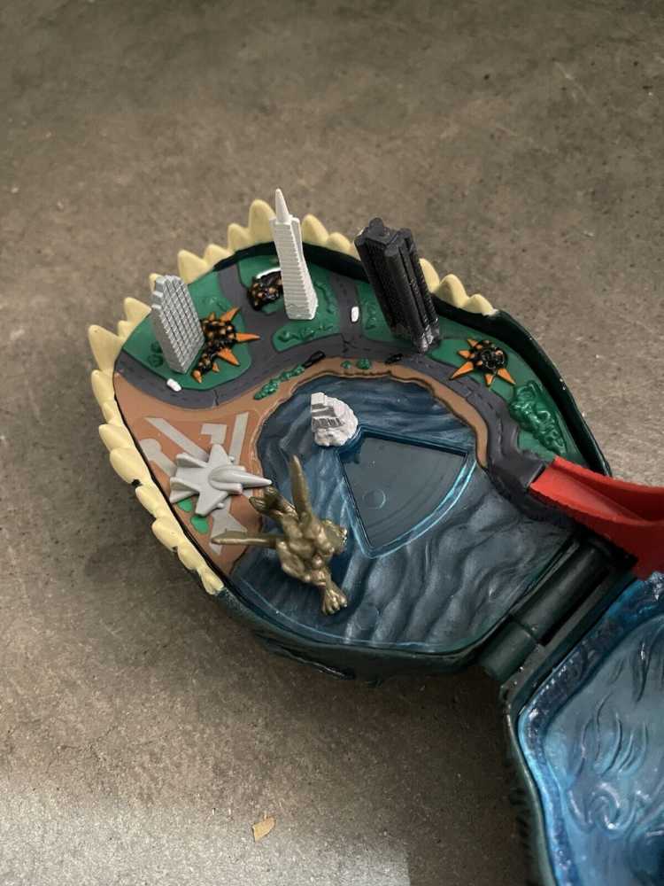 Godzilla Micro Battle Playsets - Godzilla VS. King Ghidorah in San Francisco - Trendmasters (Godzilla) action figure collectible - Main Image 4