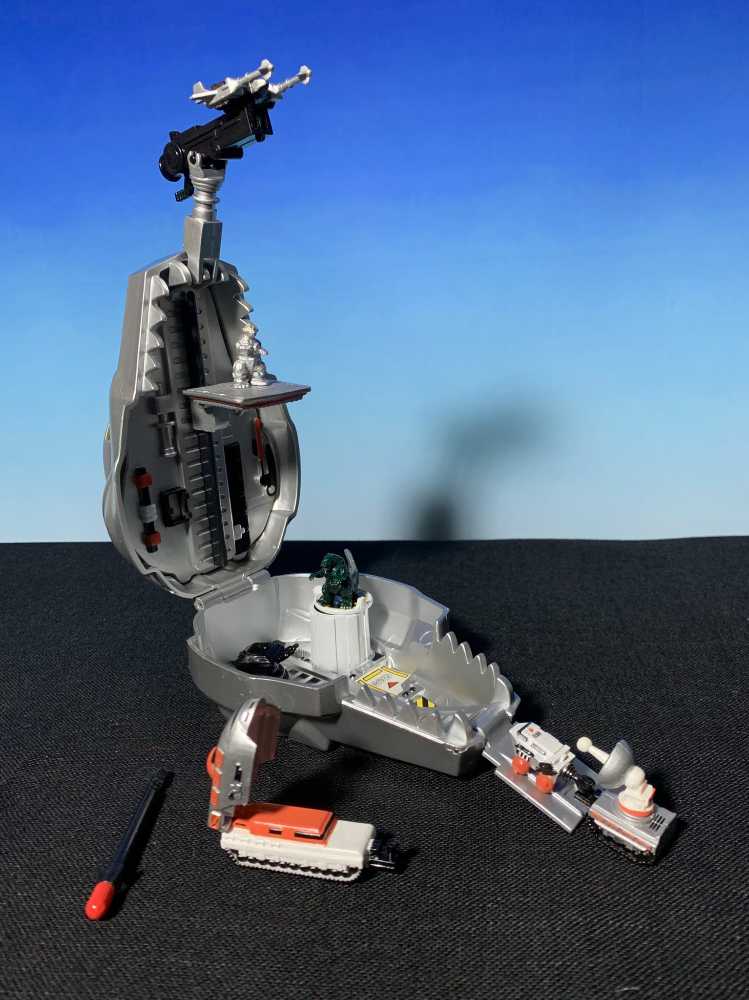 Godzilla Micro Battle Playsets - Godzilla VS. Mechagodzilla in Mechagodzilla Defense Base - Trendmasters (Godzilla) action figure collectible - Main Image 2