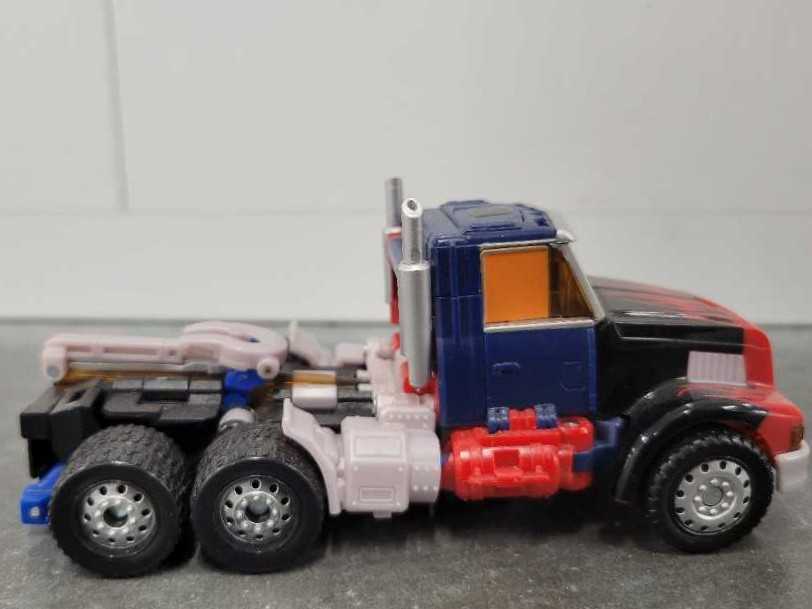 Optimus Prime Laser 3rd Truck Mode - Hasbro (Reveal The Shield) action figure collectible - Main Image 3