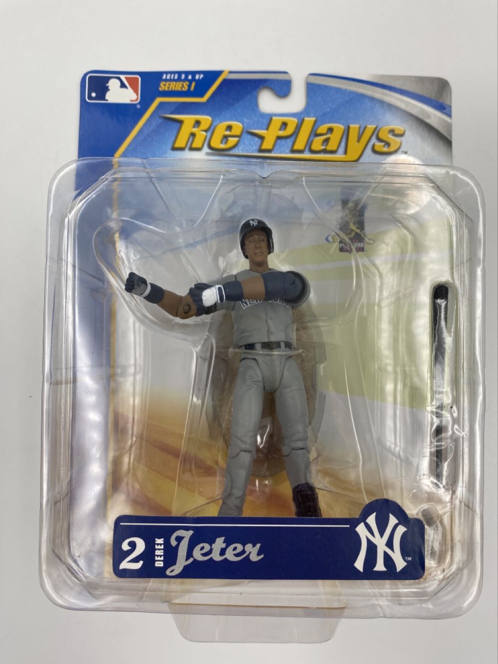 MLB: Derek Jeter - Gracelyn (Re-Plays) action figure collectible - Main Image 2