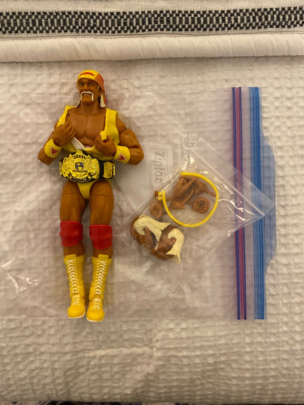 Hulk Hogan (Ultimate) - Mattel (WWE) (Ultimate Fan Takeover) action figure collectible - Main Image 2
