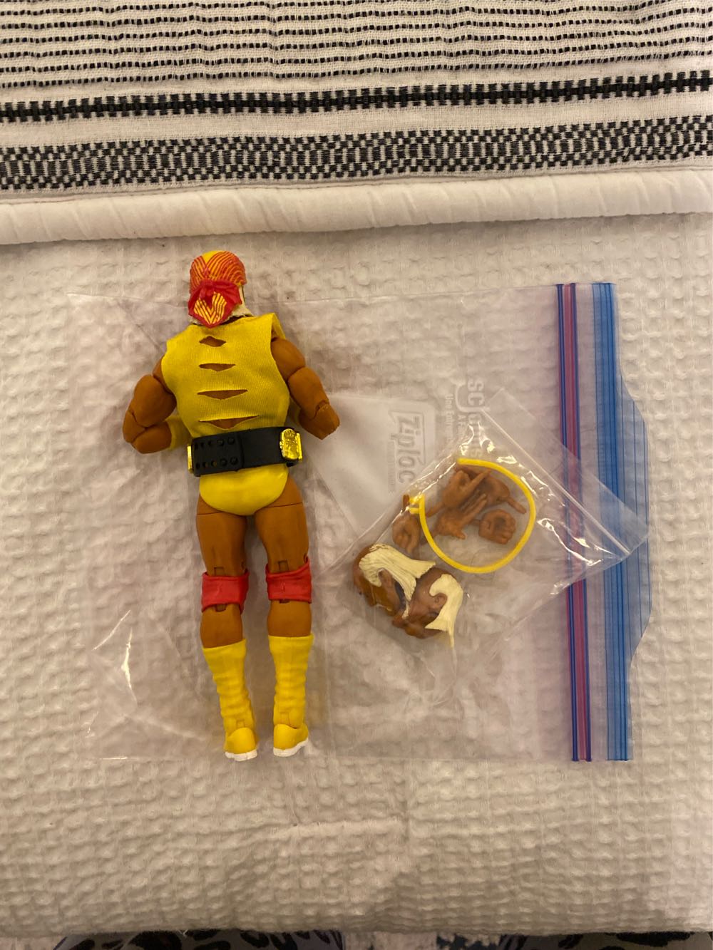 Hulk Hogan (Ultimate) - Mattel (WWE) (Ultimate Fan Takeover) action figure collectible - Main Image 3