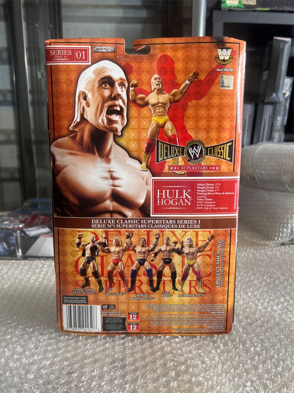 Hulk Hogan - Deluxe Classic Jakks Pacific - AUTOGRAPHED - Jakks Pacific WWE (WWE) action figure collectible - Main Image 3
