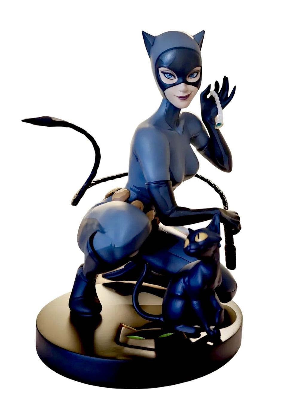 DC Designer Series: Catwoman by Stanley “Artgerm” Lau (0037/3504) 1:6 Scale Resin Statue - DC Direct (Catwoman) action figure collectible [Barcode 787926301298] - Main Image 3