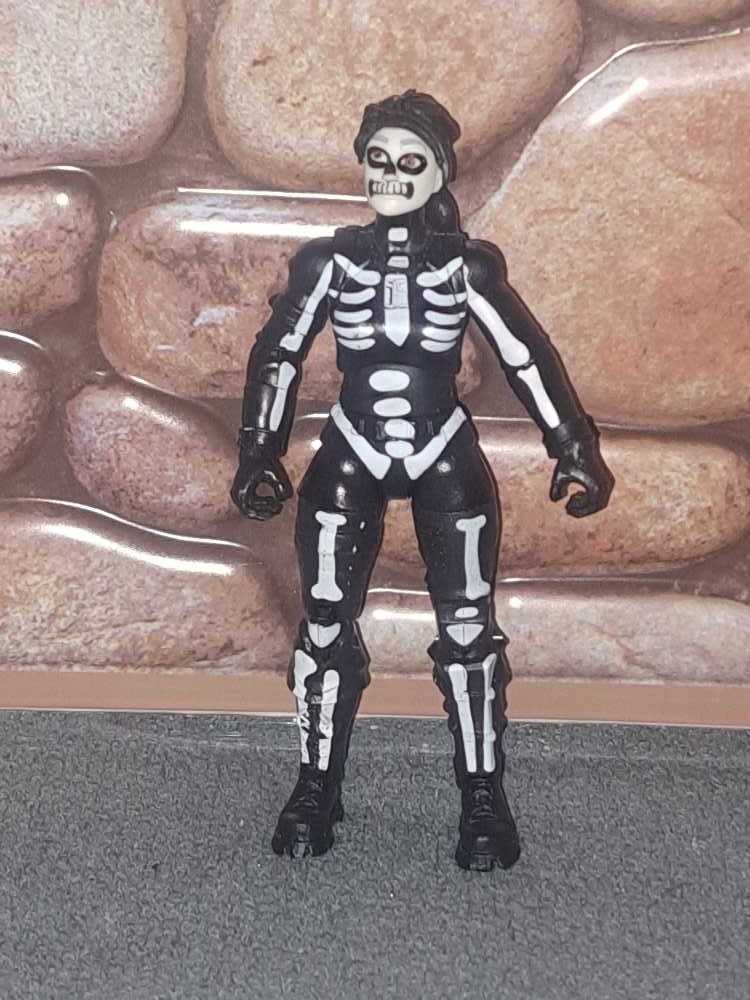 Skull Ranger - Mila - Jazwares action figure collectible - Main Image 2