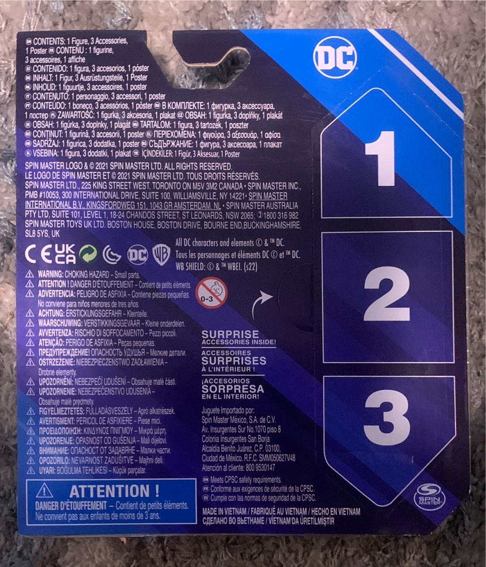 Superman  action figure collectible [Barcode 778988423356] - Main Image 2