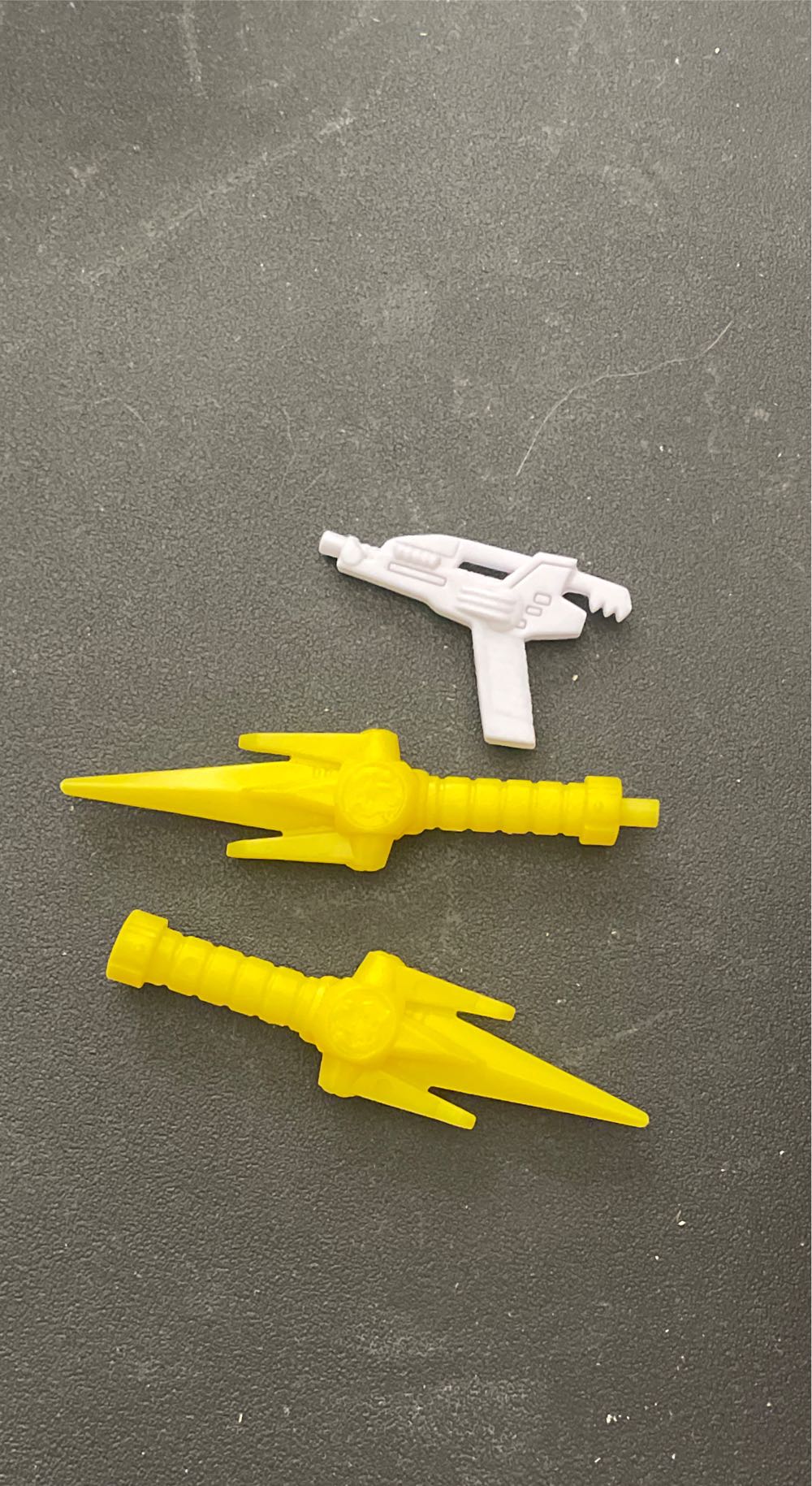 MMPR Yellow Ranger - Hasbro action figure collectible - Main Image 4