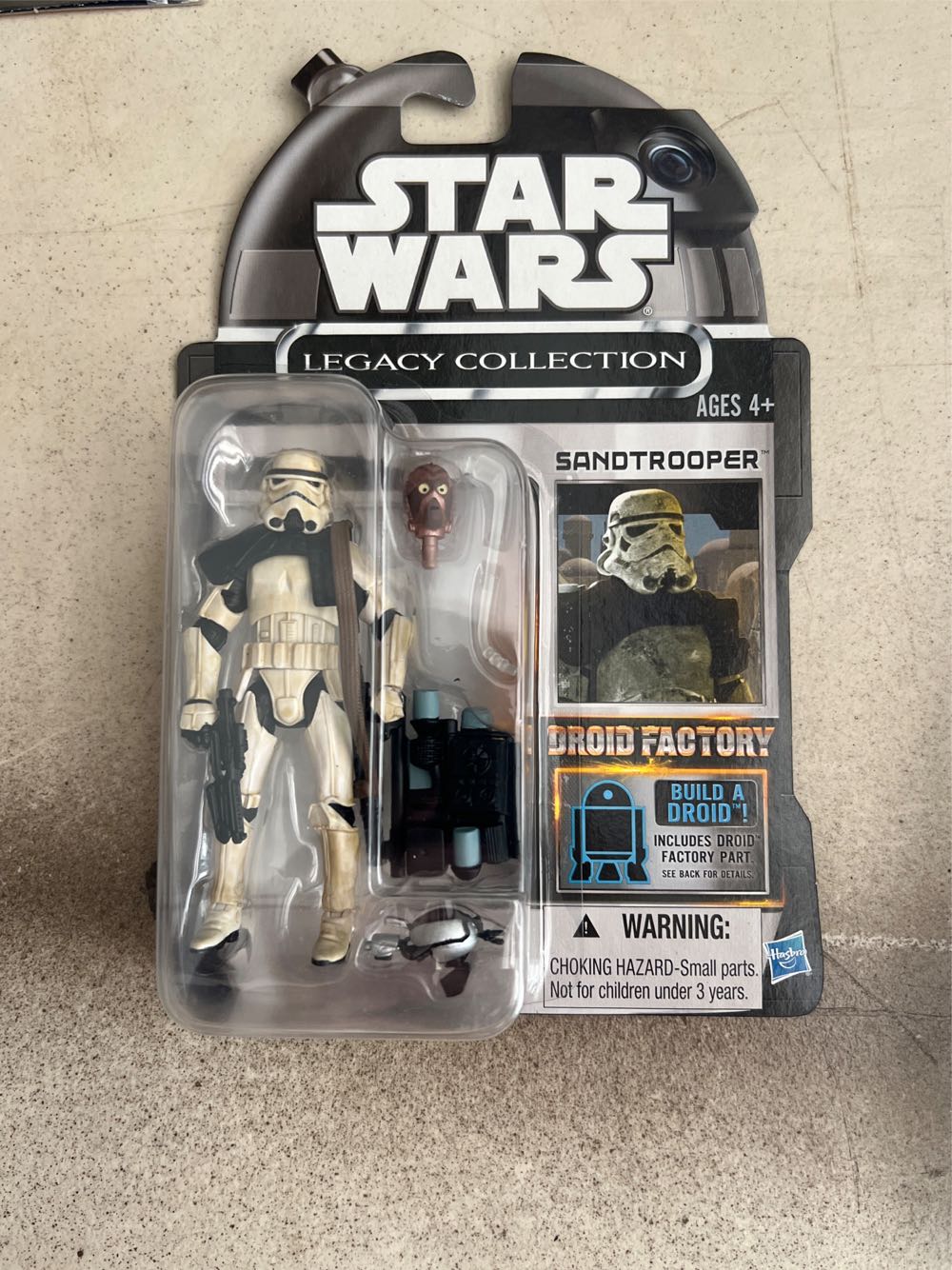 Beast Kingdom Star Wars: The Mandalorian: The Mandalorian Eaa-122 Egg Attack Action Figure Multicolor