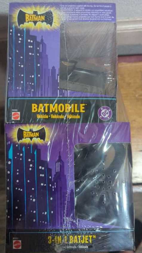 The Batman Mega Buy Batmobile And 3 In 1 Batjet  action figure collectible [Barcode 027084377392] - Main Image 2