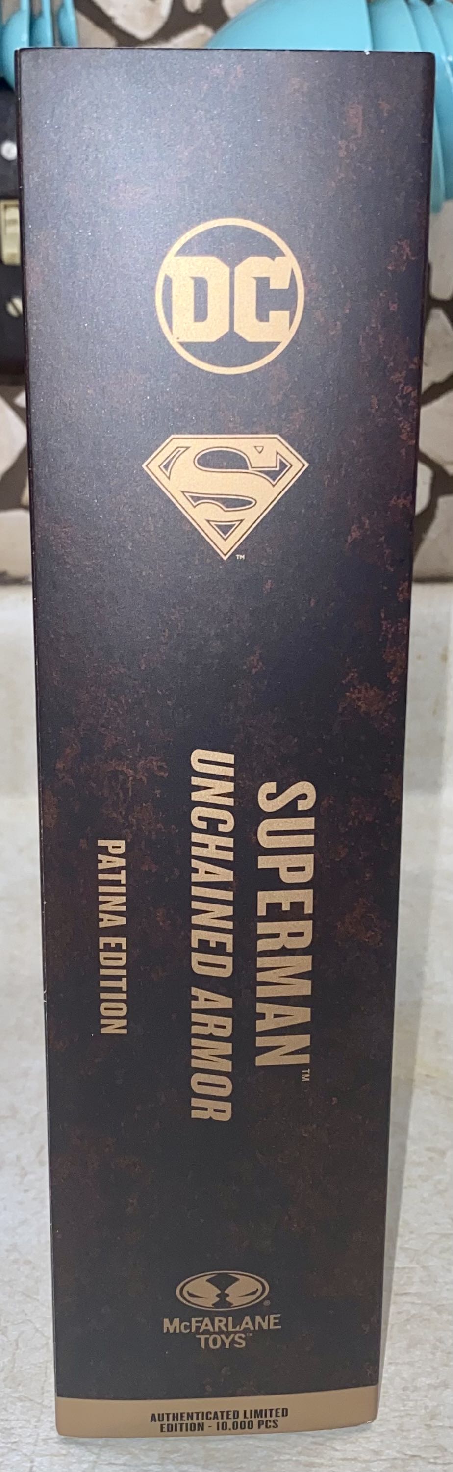 Superman Unchained Armor Platina DC Multiverse Superman Unchained Armor Patina Edition Gold Label Collection - McFarlane Toys (DC New 52) action figure collectible [Barcode 787926170511] - Main Image 3