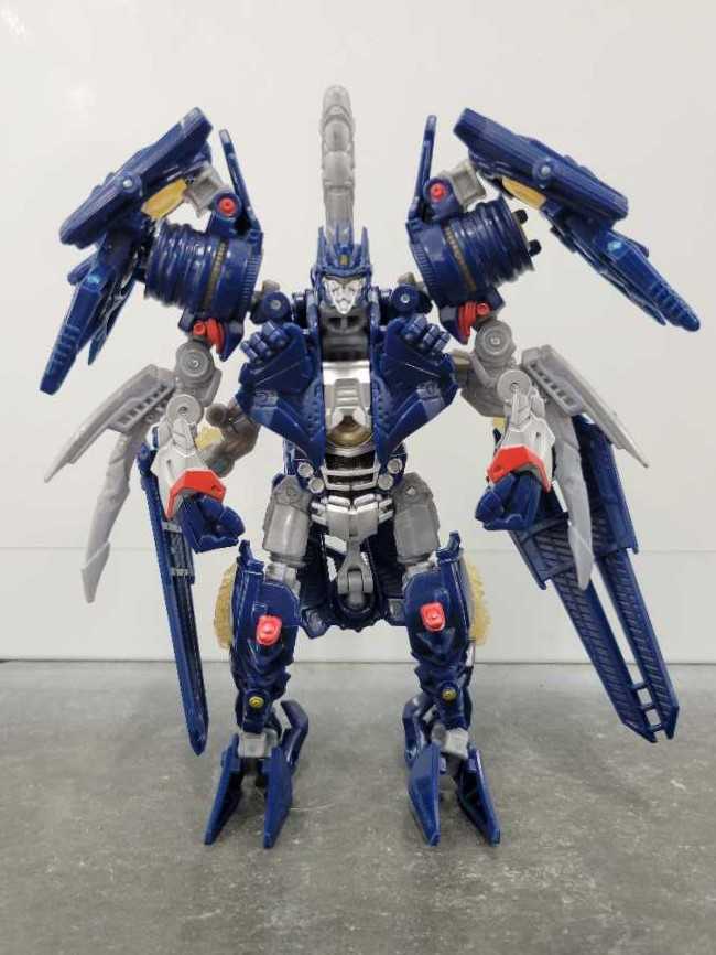 Soundwave Gathering At The Nemesis Toys"R"Us  - Hasbro (Revenge Of The Fallen) action figure collectible - Main Image 2