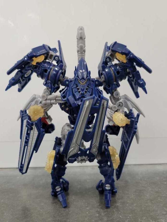 Soundwave Gathering At The Nemesis Toys"R"Us  - Hasbro (Revenge Of The Fallen) action figure collectible - Main Image 4