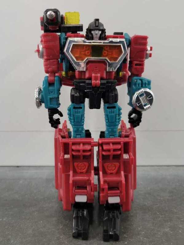 Perceptor - Hasbro (Reveal The Shield) action figure collectible - Main Image 2