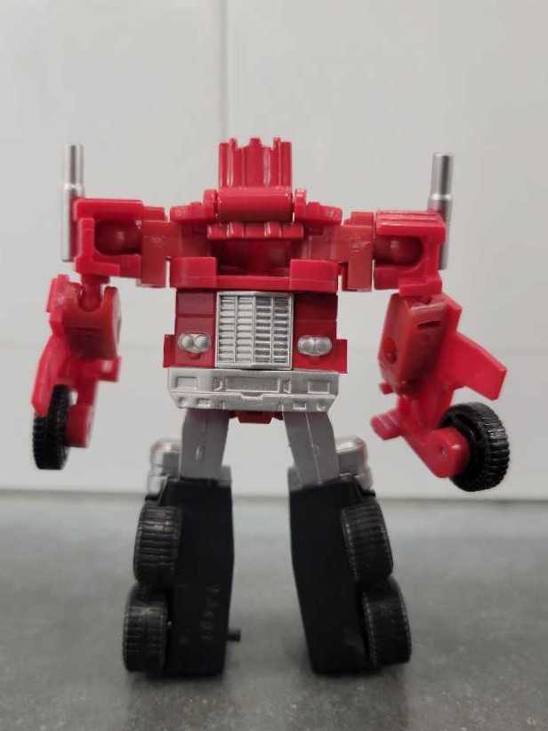 Optimus Prime Legends - Hasbro (Reveal The Shield) action figure collectible - Main Image 3