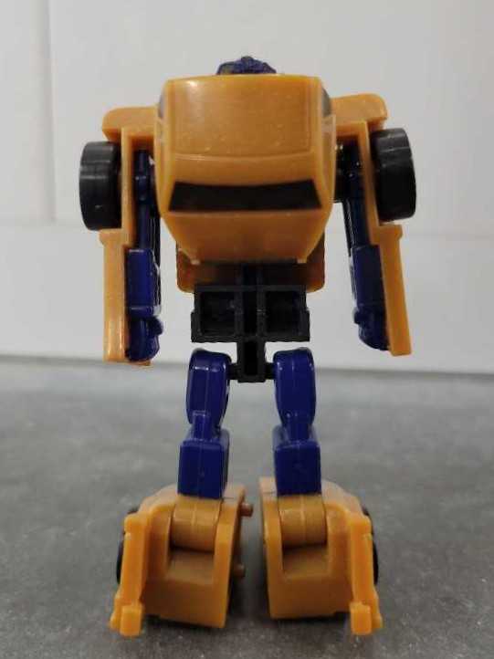 Bumblebee Gold Robot Mode - Hasbro (Reveal The Shield) action figure collectible - Main Image 3