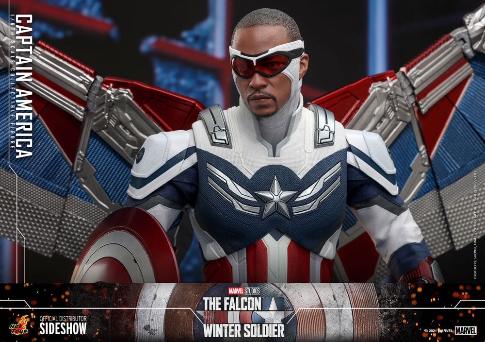 Hot Toys TMS 040 The Falcon & The Winter Soldier Captain America - Hot Toys (Captain America (Sam Wilson)) action figure collectible - Main Image 1