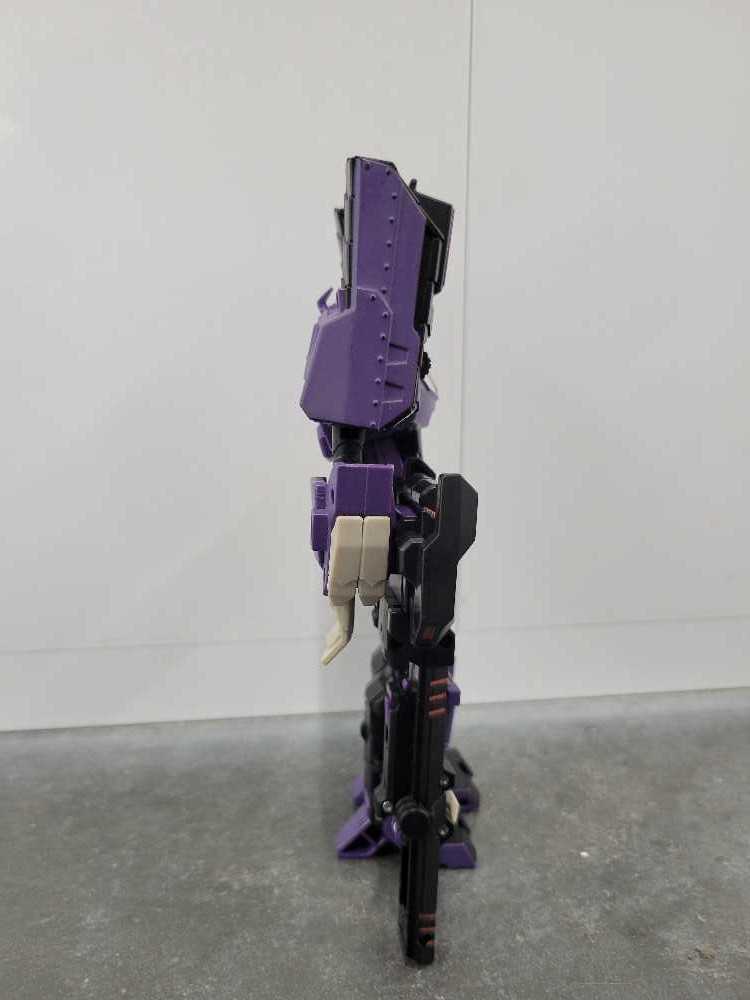 Shockwave VS Bumblebee  - Hasbro (Animated) action figure collectible - Main Image 3
