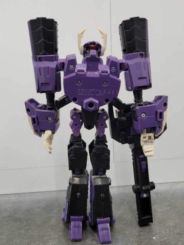 Shockwave VS Bumblebee  - Hasbro (Animated) action figure collectible - Main Image 4