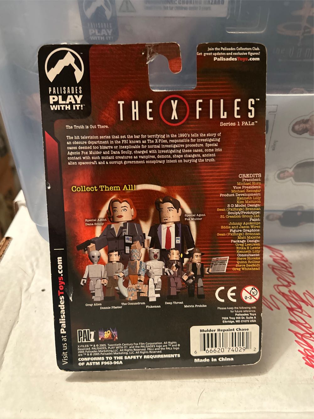 The X-Files - Palisades action figure collectible [Barcode 666620740292] - Main Image 2
