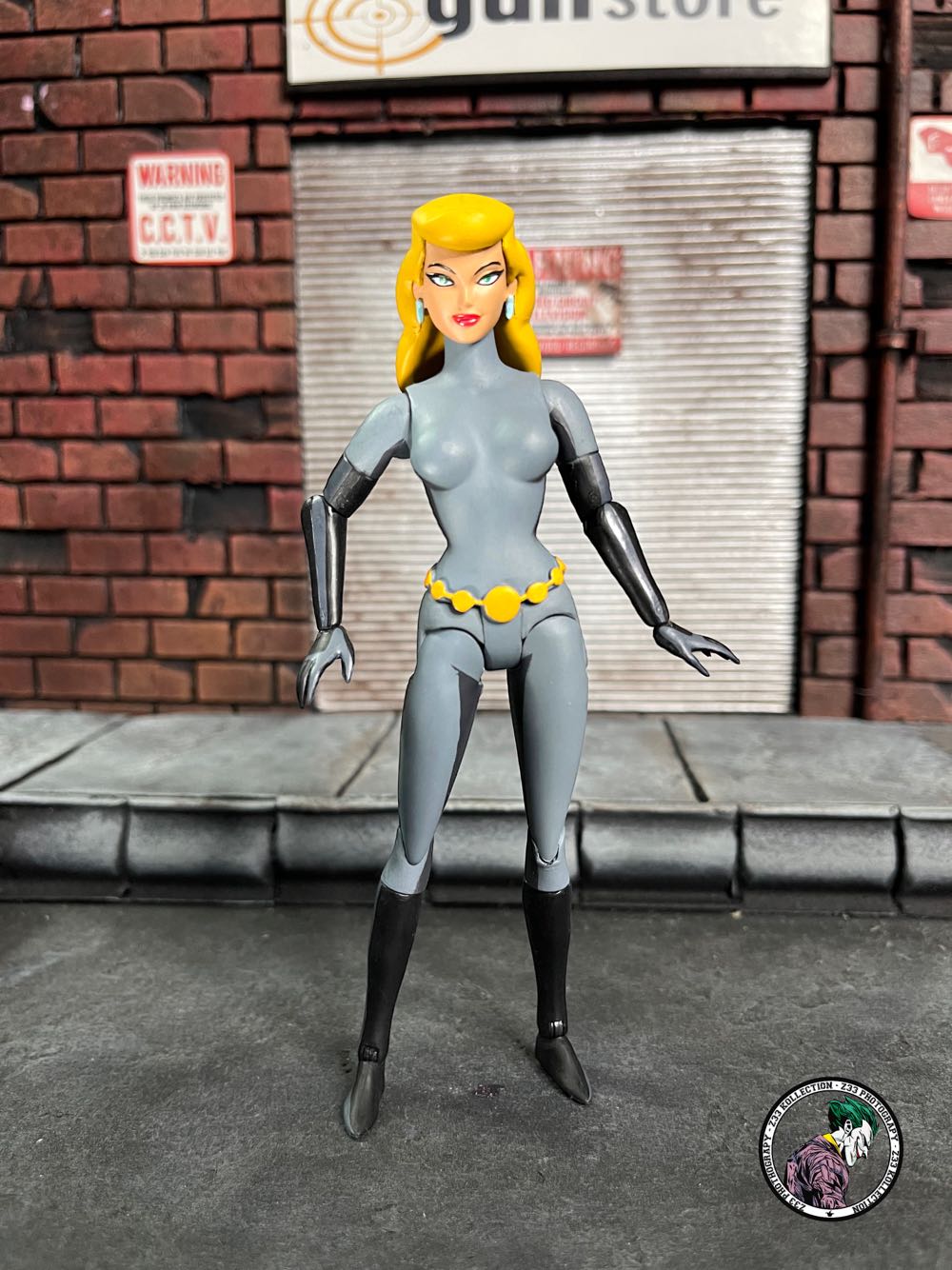 DC Direct BTAC (2022) (MF01x02) Catwoman V2 - McFarlane Toys (Batman The Adventures Continue) action figure collectible - Main Image 2