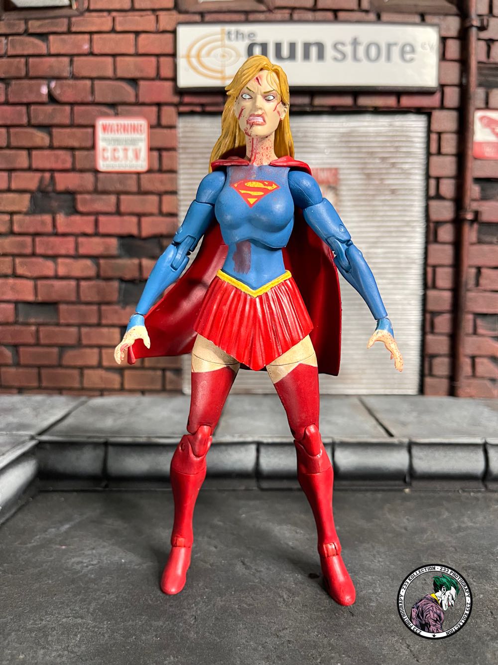 DC Direct Essentials Dceased (2022) (01x01) Supergirl - McFarlane Toys (DC Essentials Dceased) action figure collectible - Main Image 2