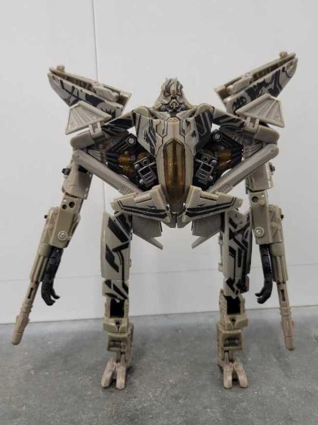 Starscream Robot Mode - Hasbro (Revenge Of The Fallen) action figure collectible - Main Image 2