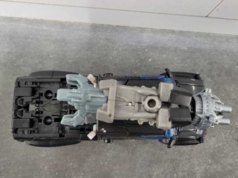 Ironhide Voyager Vehicle Mode  - Hasbro (Dark Of The Moon) action figure collectible - Main Image 2