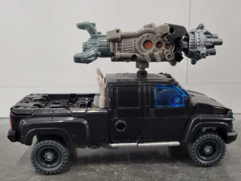 Ironhide Voyager Vehicle Mode  - Hasbro (Dark Of The Moon) action figure collectible - Main Image 3