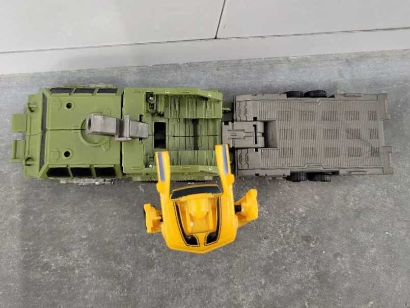 Bumblebee Mobile Battle Bunker Bumblebee Missing Parts - Hasbro (Dark Of The Moon) action figure collectible - Main Image 2