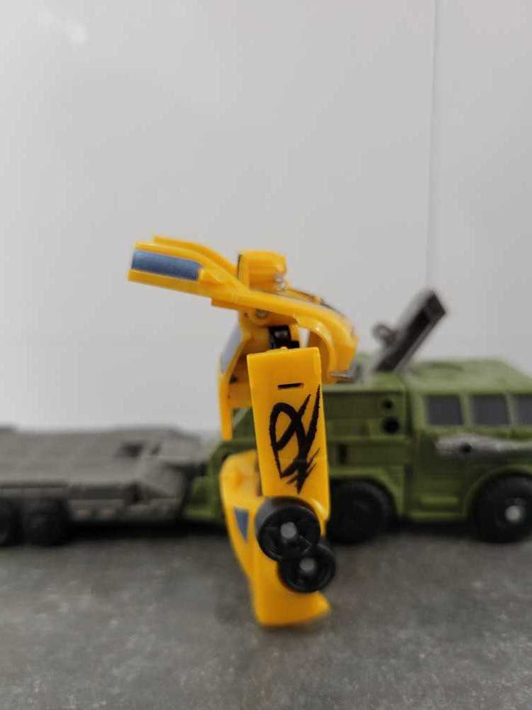 Bumblebee Mobile Battle Bunker Bumblebee Missing Parts - Hasbro (Dark Of The Moon) action figure collectible - Main Image 3