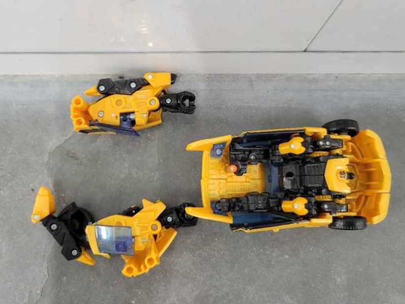 Bumblebee N.E.S.T  - Hasbro (Revenge Of The Fallen) action figure collectible - Main Image 4