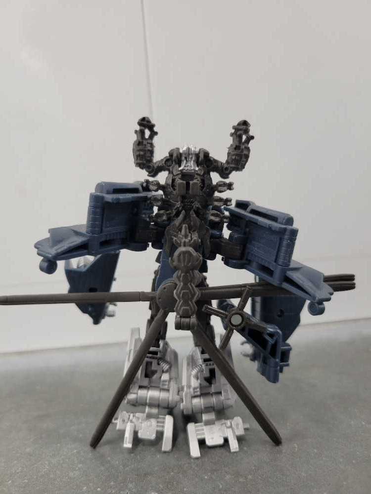 Blackout With Scorponok Cyberverse Robot Mode - Hasbro (Dark Of The Moon) action figure collectible - Main Image 3