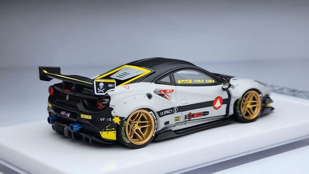 Ferrari 488 GTB Macross VF-1S Yellow LB Performance. VL03B24. 1 of 50 pcs. - Veloce (Macross) action figure collectible [Barcode 4891295386513] - Main Image 2
