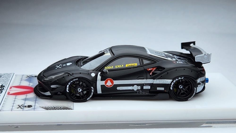 Ferrari 488 GTB Macross VF-1S Matt Black LB Performance. VL03B26. 1 of 40 pcs. - Veloce (Macross) action figure collectible [Barcode 4891295386513] - Main Image 2