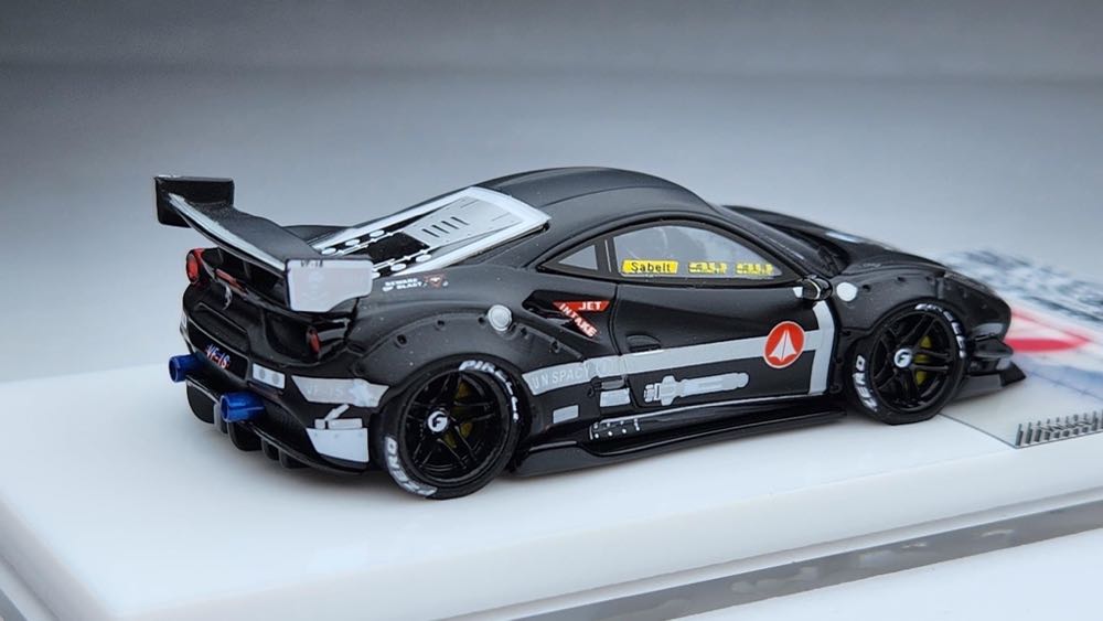 Ferrari 488 GTB Macross VF-1S Matt Black LB Performance. VL03B26. 1 of 40 pcs. - Veloce (Macross) action figure collectible [Barcode 4891295386513] - Main Image 3