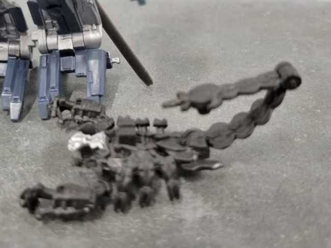 Scorponok With Blackout Cyberverse  - Hasbro (Dark Of The Moon) action figure collectible - Main Image 2