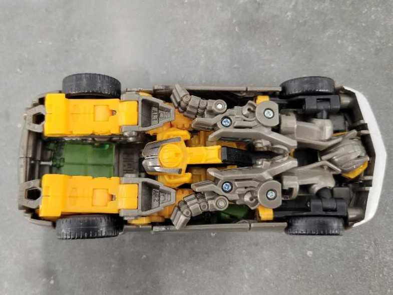 Bumblebee With Sam Witwicky And Backfire Autobot Daredevil Squad - Hasbro (Dark Of The Moon) action figure collectible - Main Image 4