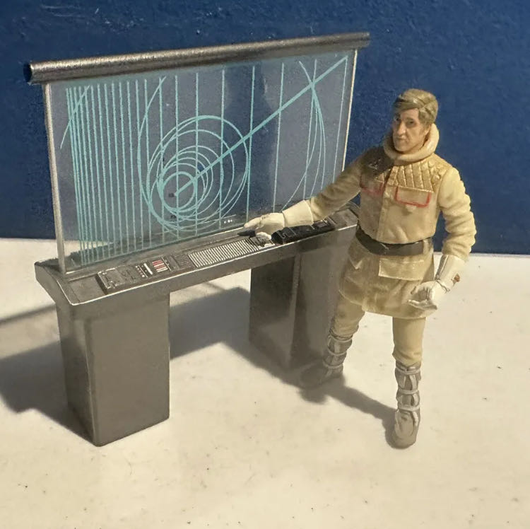 General Rieekan With Hoth Tactical Screen (Hoth Evacuation) Saga [P3] - Hasbro (Star Wars Episode V: The Empire Strikes Back) action figure collectible - Main Image 4