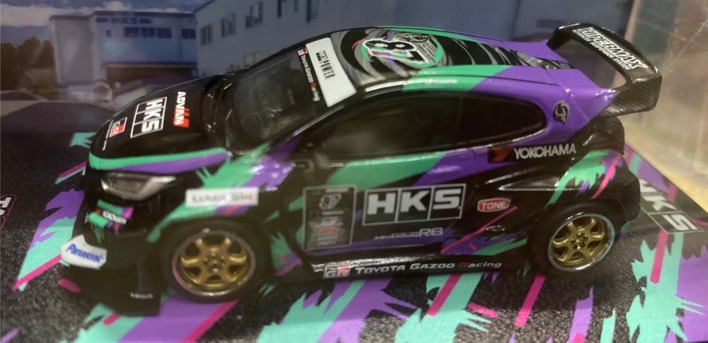 Yaris GR - Tarmac (HKS) action figure collectible [Barcode 9681015721862] - Main Image 2