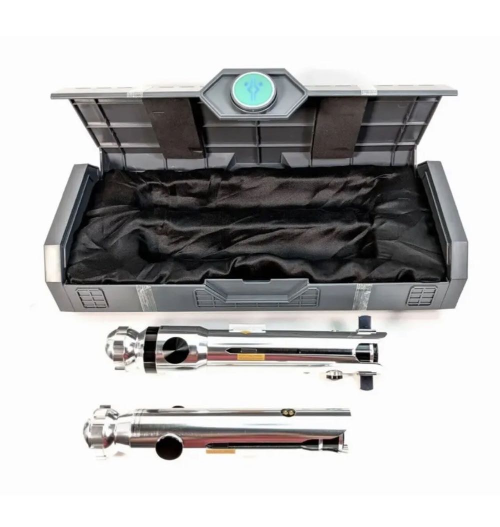 Ashoka Lightsaber  action figure collectible - Main Image 4