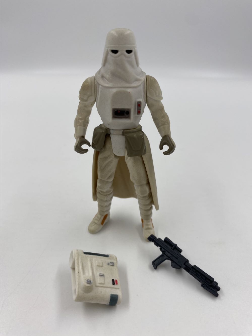 Star Wars: Imperial Snowtrooper - Kenner (Power of The Force 2) action figure collectible - Main Image 2