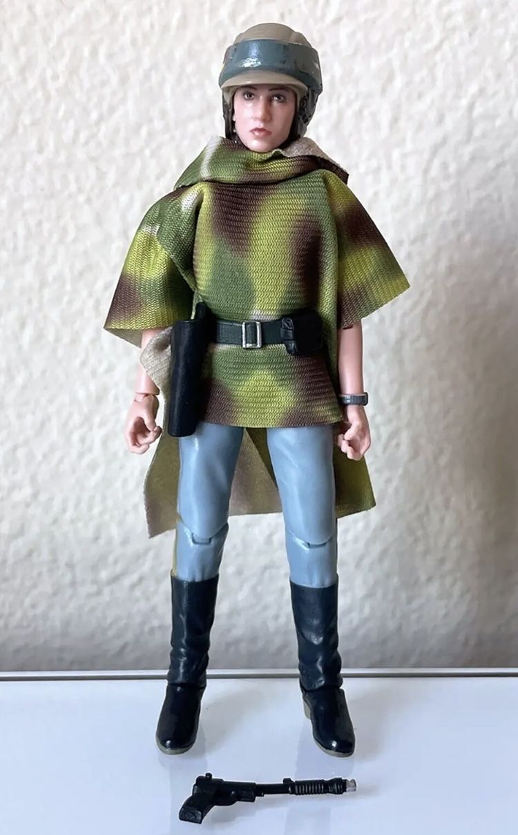 Princess Leia Organa (Endor) TBS [P4] ROTJ03 - Hasbro (Star Wars Episode VI: Return of the Jedi) action figure collectible - Main Image 3