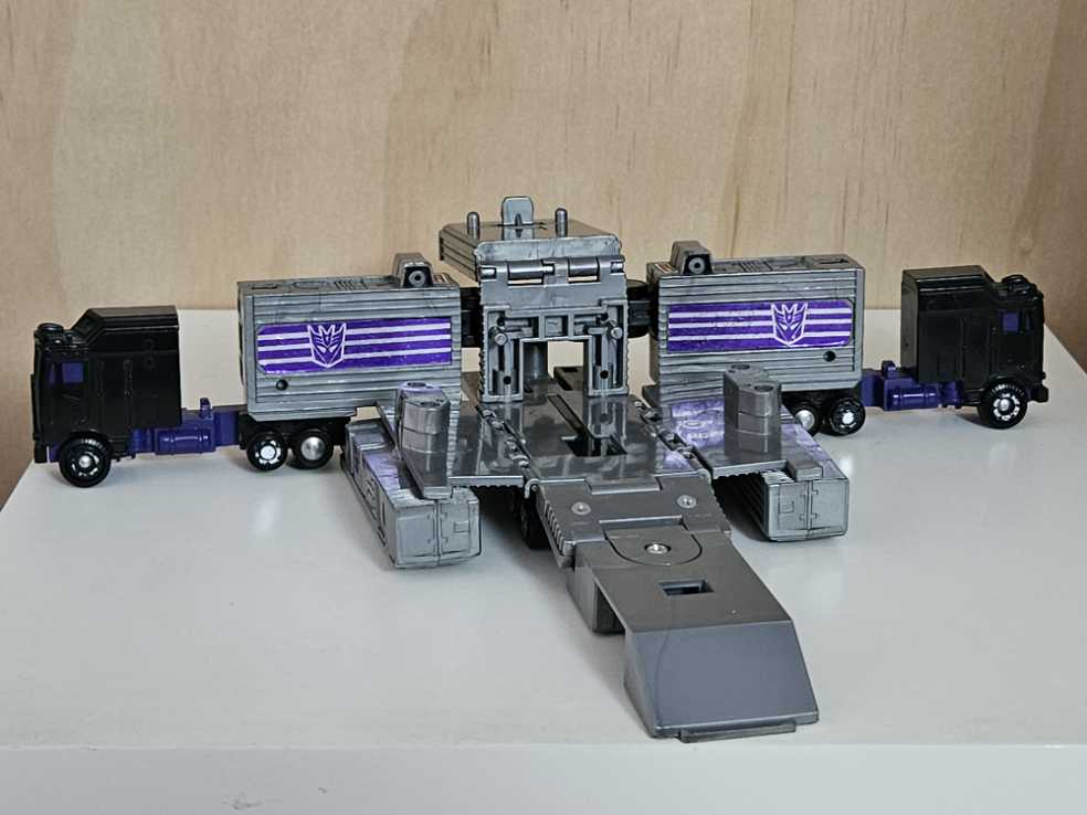 G1 Motormaster  action figure collectible [Barcode 5010995020865] - Main Image 3