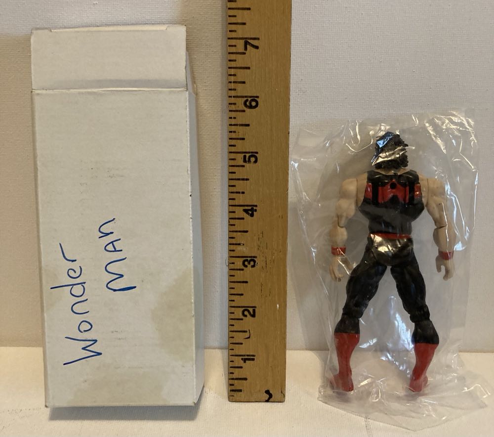 ToyFare Wonder Man - Toy Biz (ToyFare Exclusives) action figure collectible - Main Image 4
