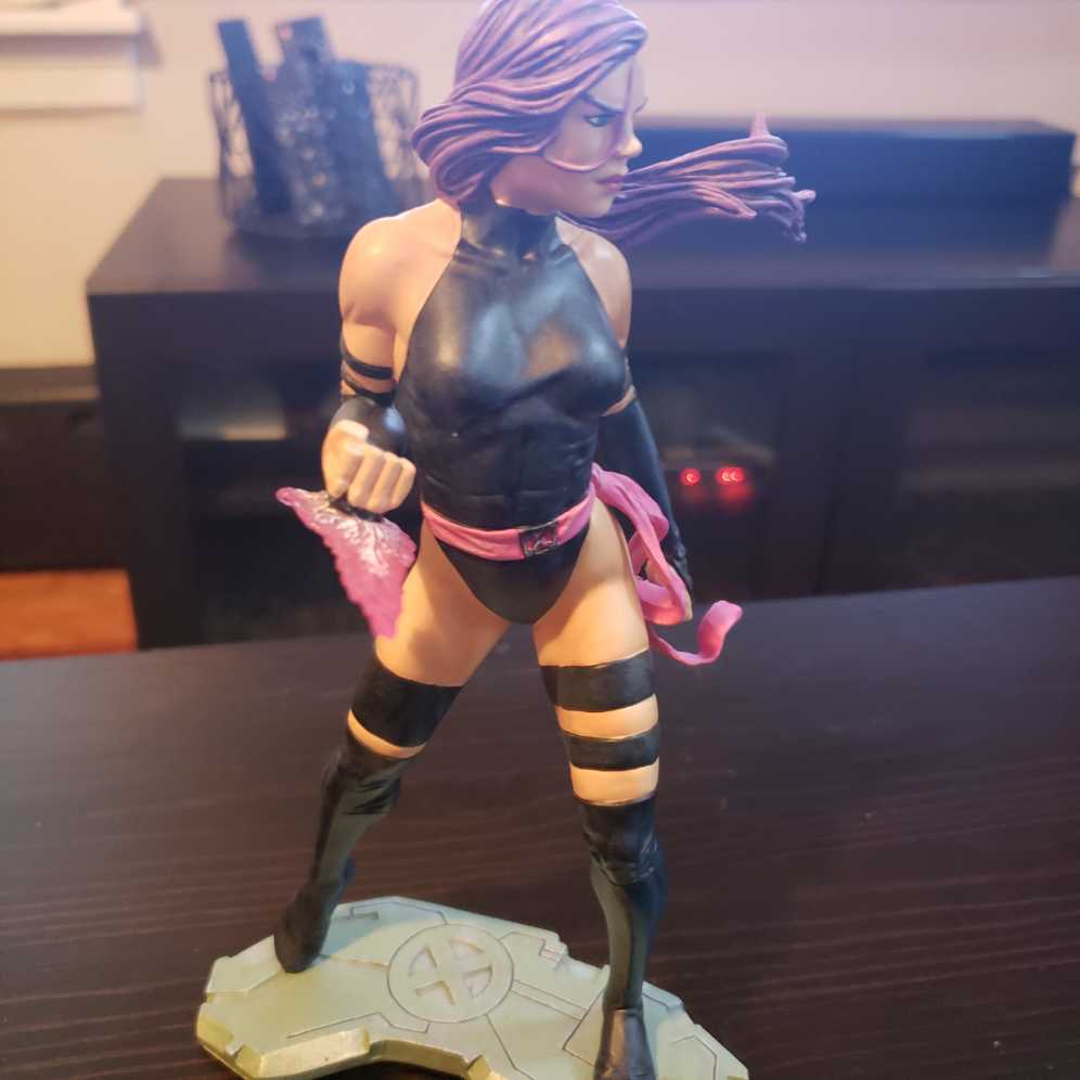Marvel Select Psylocke - Diamomd Select action figure collectible - Main Image 2