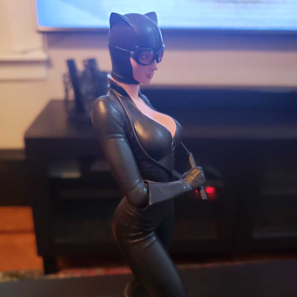 Catwoman DC COVER GIRLS  (DC Cover Girls) action figure collectible - Main Image 3