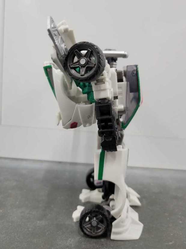 Wheeljack Robot Mode - Hasbro (Generations) action figure collectible - Main Image 3