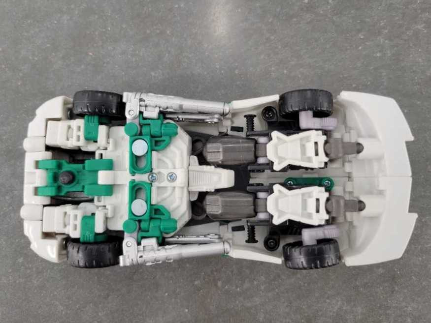 Wheeljack Vehicle Mode  - Hasbro (Generations) action figure collectible - Main Image 4