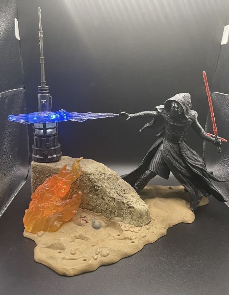 Kylo Ren TBS [P3] Centerpiece #03 - Hasbro (Star Wars Episode VII: The Force Awakens) action figure collectible - Main Image 4